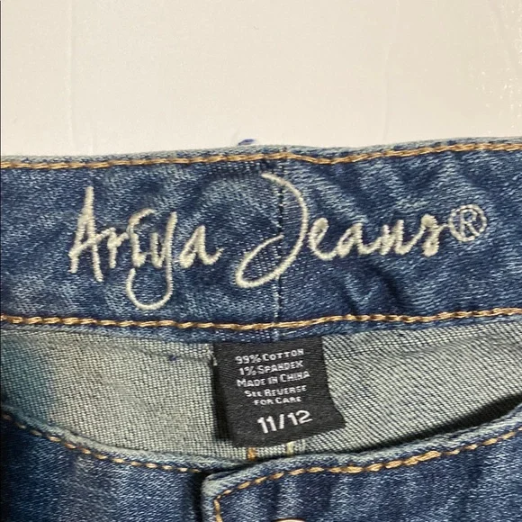 Ariya Blue Ankle Cropped Jeans with Distressed Details. Decorative pockets. - Picture 2 of 7